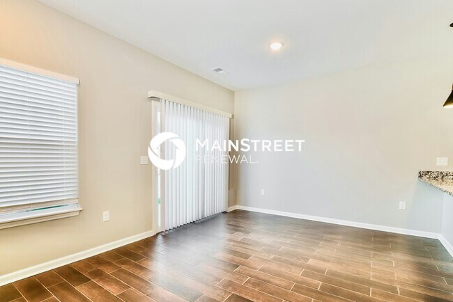 Building Photo - 3 Bedroom Pet-Friendly Home in Jeffersonville, IN with Main Street Renewal