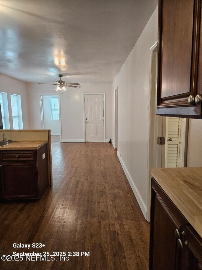 Building Photo - 269 W King St