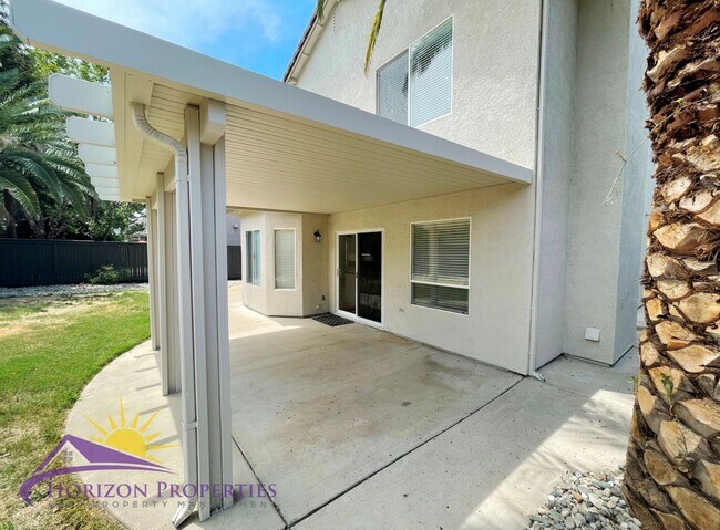 Building Photo - Spacious 5 Bed 3 Bath 2,136 Sq. Ft. Sheldo...
