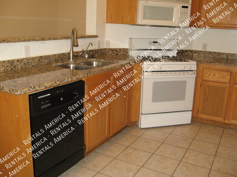 Building Photo - 8536 W Dahlia Dr