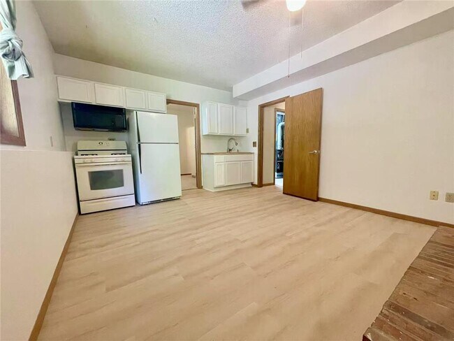 Building Photo - 13438 70th Pl N