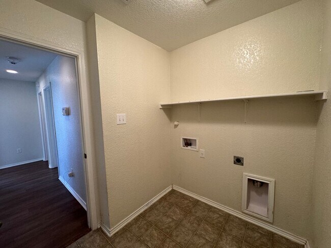 Building Photo - BEAUTIFUL SINGLE STORY HOME  |  CLOSE TO HWY 90 & 1604 | SHOPPING & RESTAURANTS