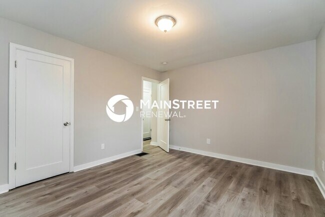 Building Photo - 5 Bedroom Pet-Friendly Home in Columbus, OH with Main Street Renewal