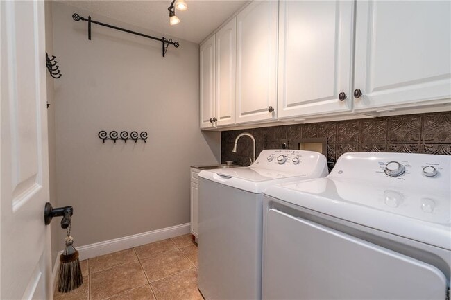 Building Photo - 3829 Spruce Pine Dr