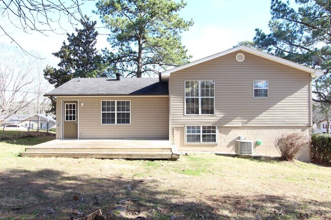 Building Photo - 3 Bedroom 2 Full Bath + Large Den - Picture Perfect In & Out! You will LOVE IT!!