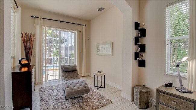 Building Photo - 1924 Savona Pkwy