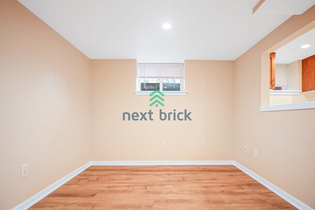 Building Photo - Charming 1-bedroom, 1-bathroom unit in Greenwood