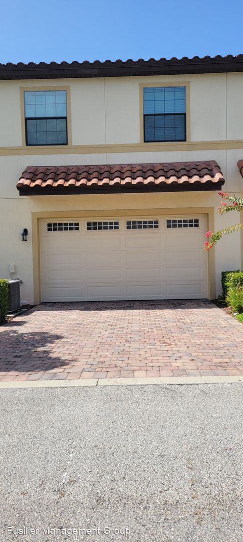 Building Photo - 2 br, 2.5 bath House - 9981 Eagle Creek Ce...