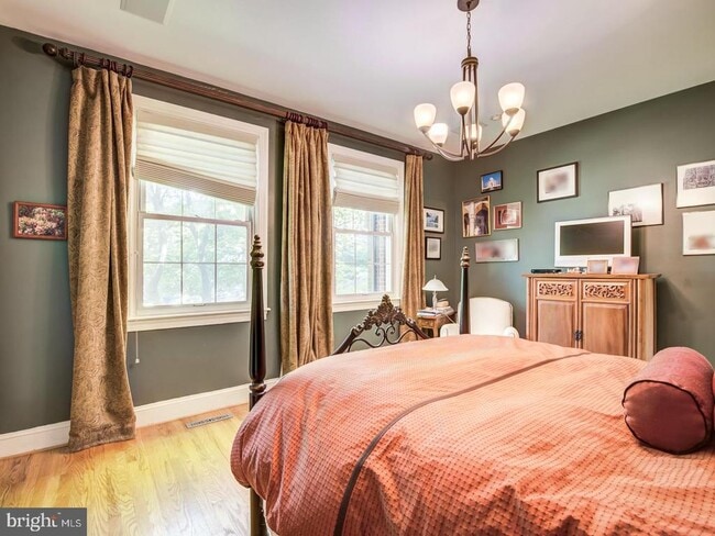 Building Photo - 3808 Cathedral Ave NW