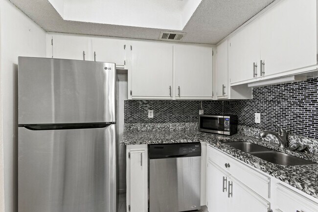 Building Photo - 1507 SE Royal Green Cir