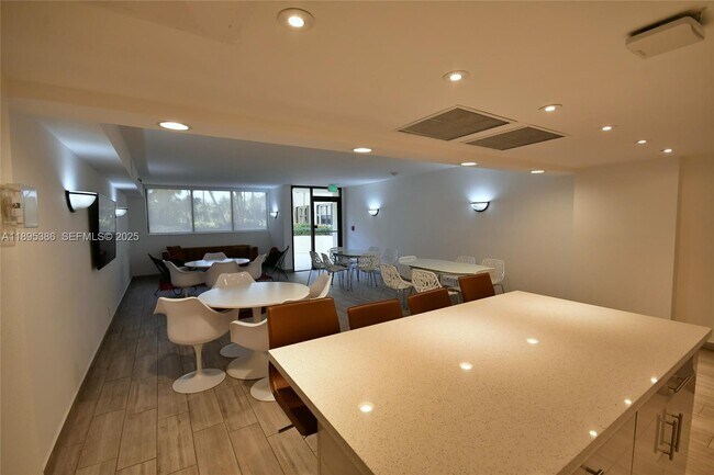 Building Photo - 170 Ocean Ln Dr