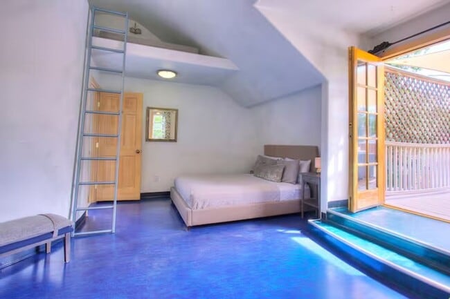 Building Photo - Unique Carriage House in Historic Congress Park