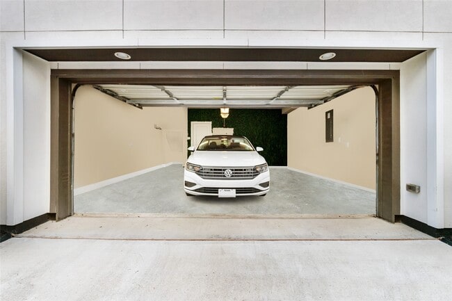 Building Photo - 211 Milby St