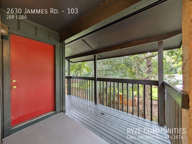 Building Photo - Spacious Upstairs Unit - Westside