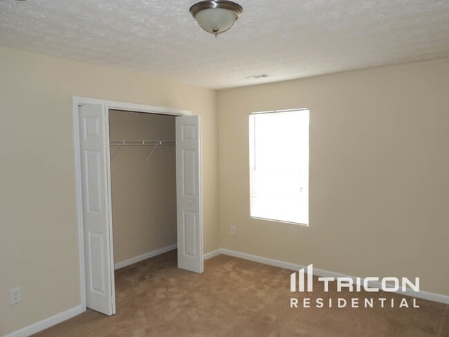 Building Photo - 1311 Meadow Walk Dr