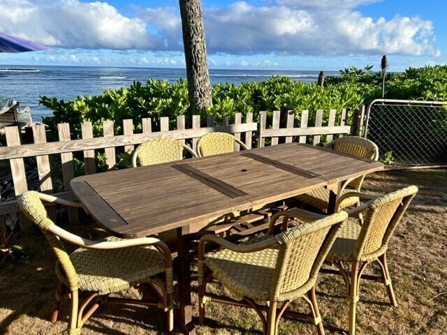 Ocean side dining - 68 -287 Crozier Loop