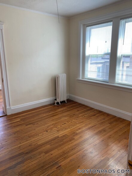 Building Photo - 244 Kelton St