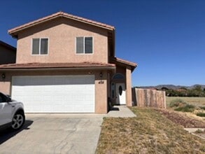 Building Photo - Charming 2-Story Home in a Convenient Tehachapi Location