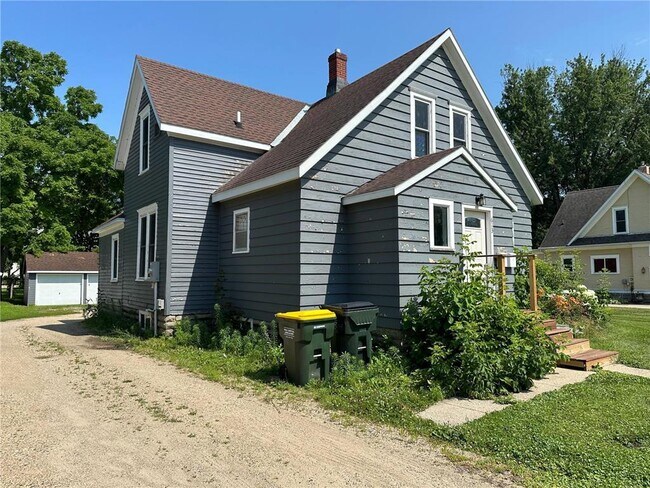 Building Photo - 613 3rd St SW