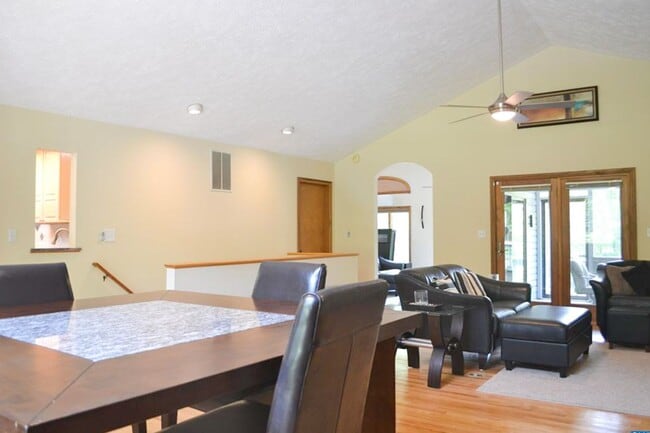 Building Photo - Furnished Golf Course Rental