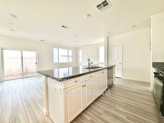 Building Photo - 25161 Harmony Ave