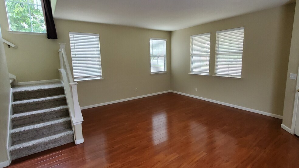 Building Photo - 9361 La Tonis Way