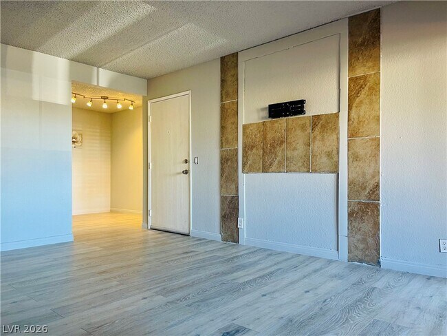 Building Photo - 3151 N Soaring Gulls Dr