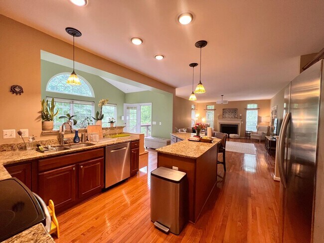 Building Photo - 5920 Nicolet Ct