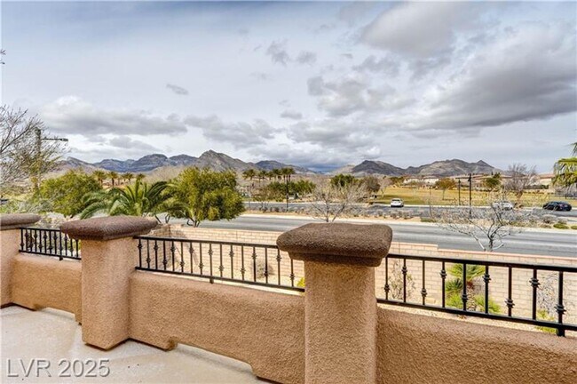 Building Photo - Stunning Home in Gated Community ~ Paseos ...