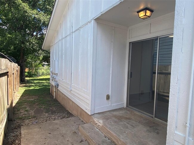 Building Photo - 9511 Aberdeen Way