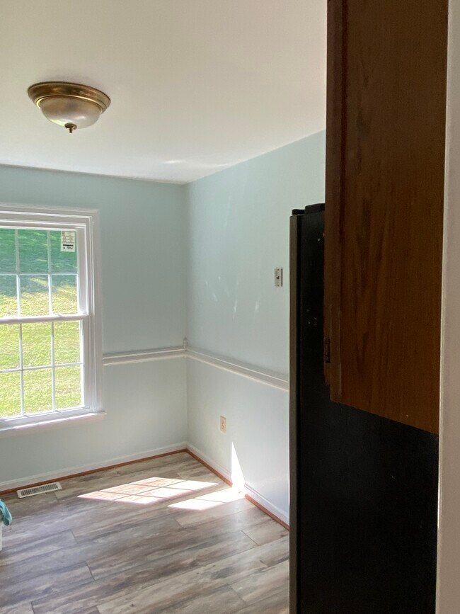 Building Photo - 6621 Greenvale Pkwy