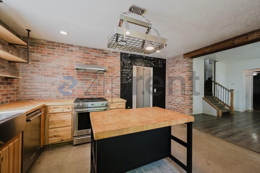 Building Photo - Unit