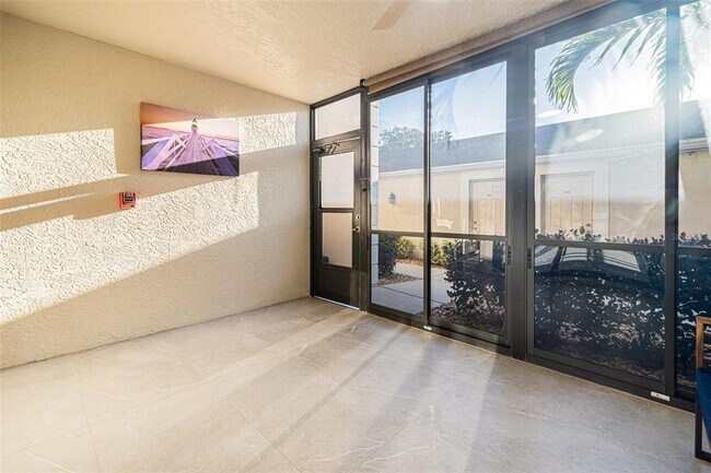 Building Photo - 16320 Kelly Cove Dr