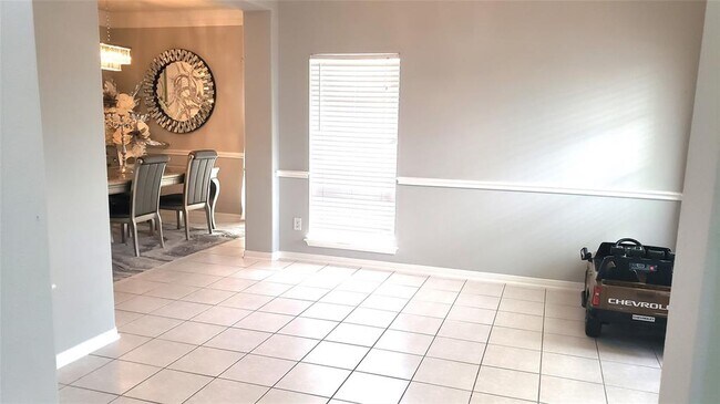 Building Photo - 1826 Pinewood Ct Dr