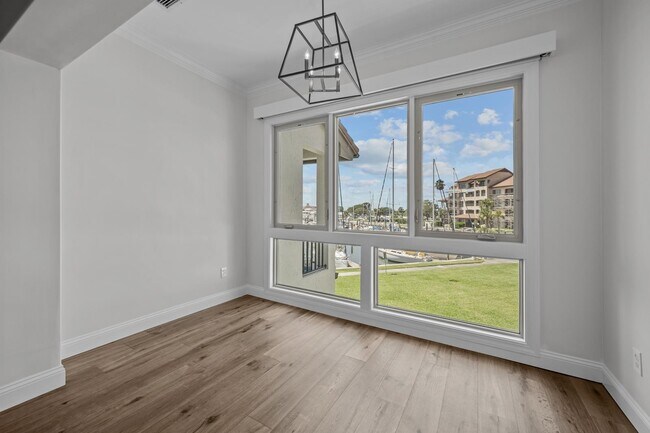 Building Photo - 3505 Harbor Dr
