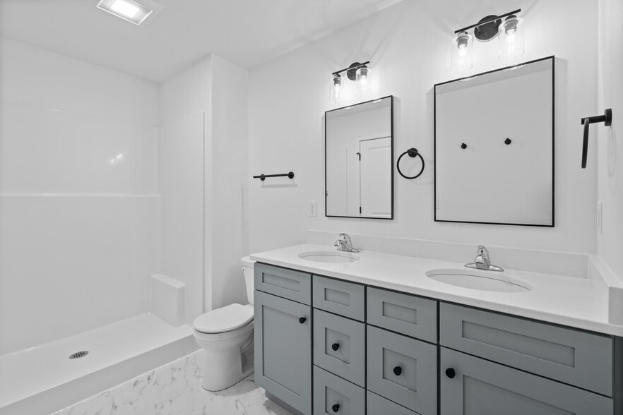 Building Photo - 311 Hickory Dr