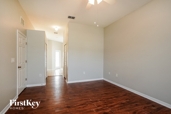 Building Photo - 226 Manasota St