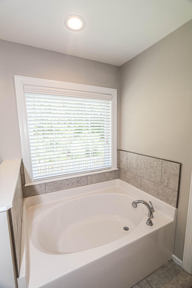 Building Photo - 987 Glenhaven Dr