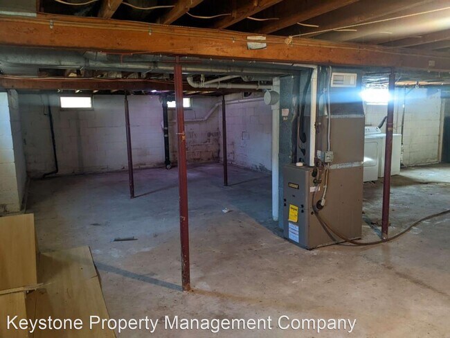 Building Photo - 3 br, 1.5 bath House - 1923 E. Court Street