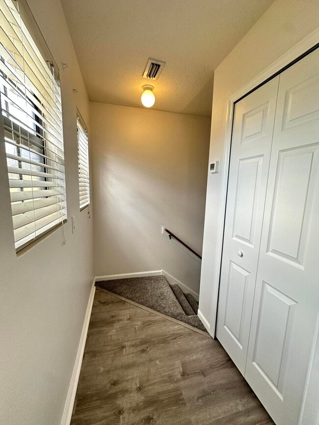 Building Photo - 910 Luminary Cir