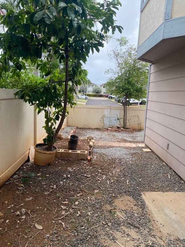 Building Photo - Updated 3 Bedroom, 2 Bath Pet Friendly Home with a Garage, Yard, and Central AC