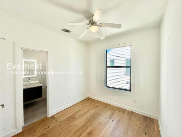 Building Photo - 2711 Kimsey Dr