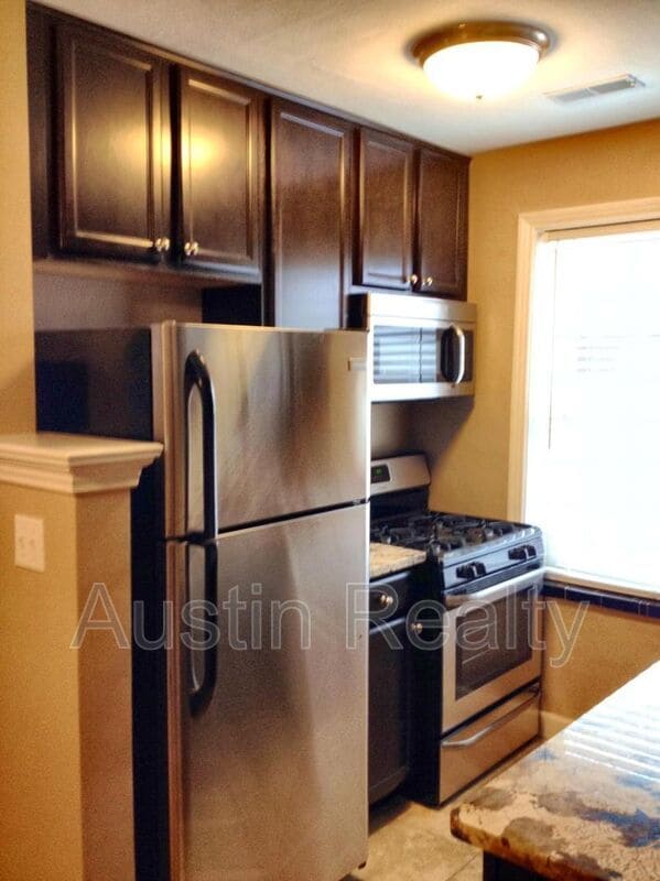 Building Photo - 1035 Claytonia Terrace