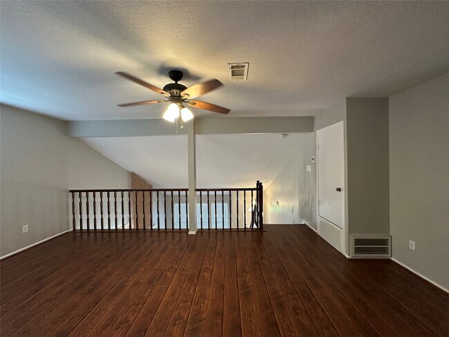 Building Photo - 3647 Palm Grove Dr
