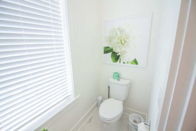 Building Photo - 141 Valdare Ln