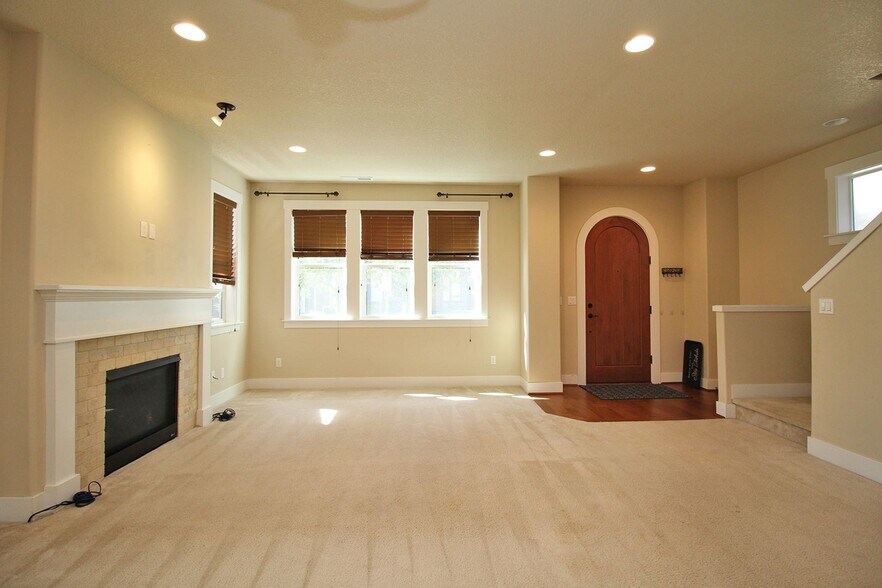 Building Photo - 420 SW 204th Terrace