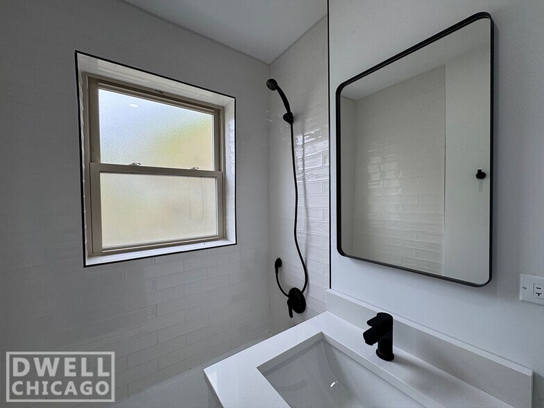 Building Photo - 1555 W Hollywood Ave