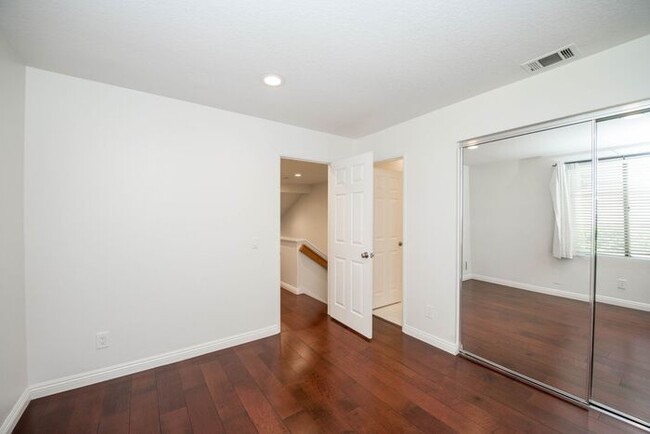 Building Photo - Anaheim Hills Beauty