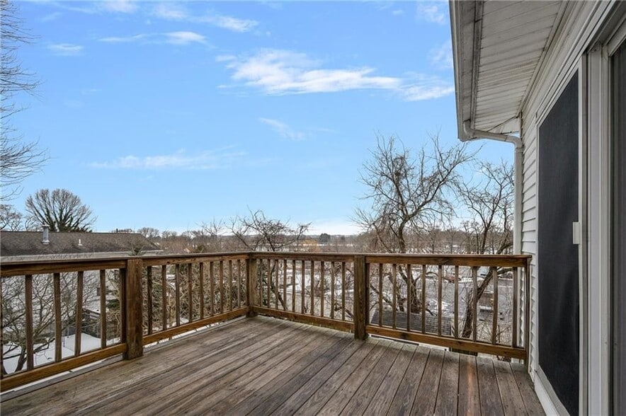 Building Photo - 190 Gladstone St