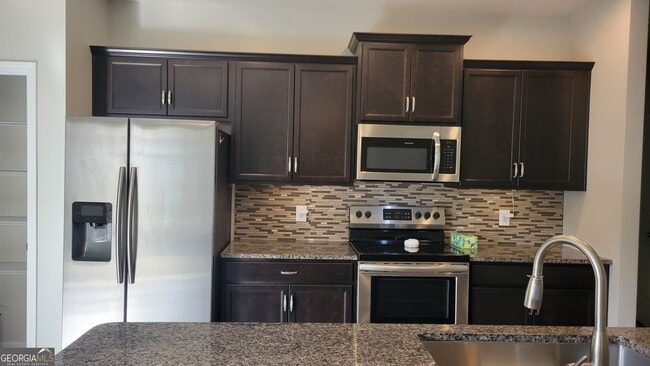 Building Photo - 1 Berryrun Dr